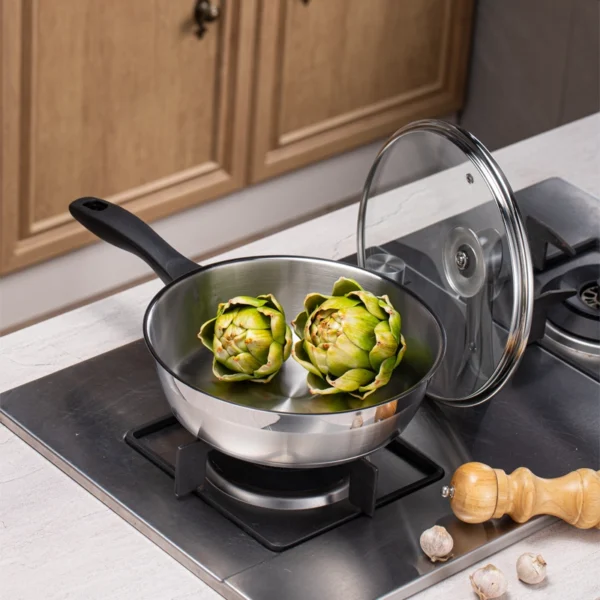 Versatile & sturdy Frypan with glass lid